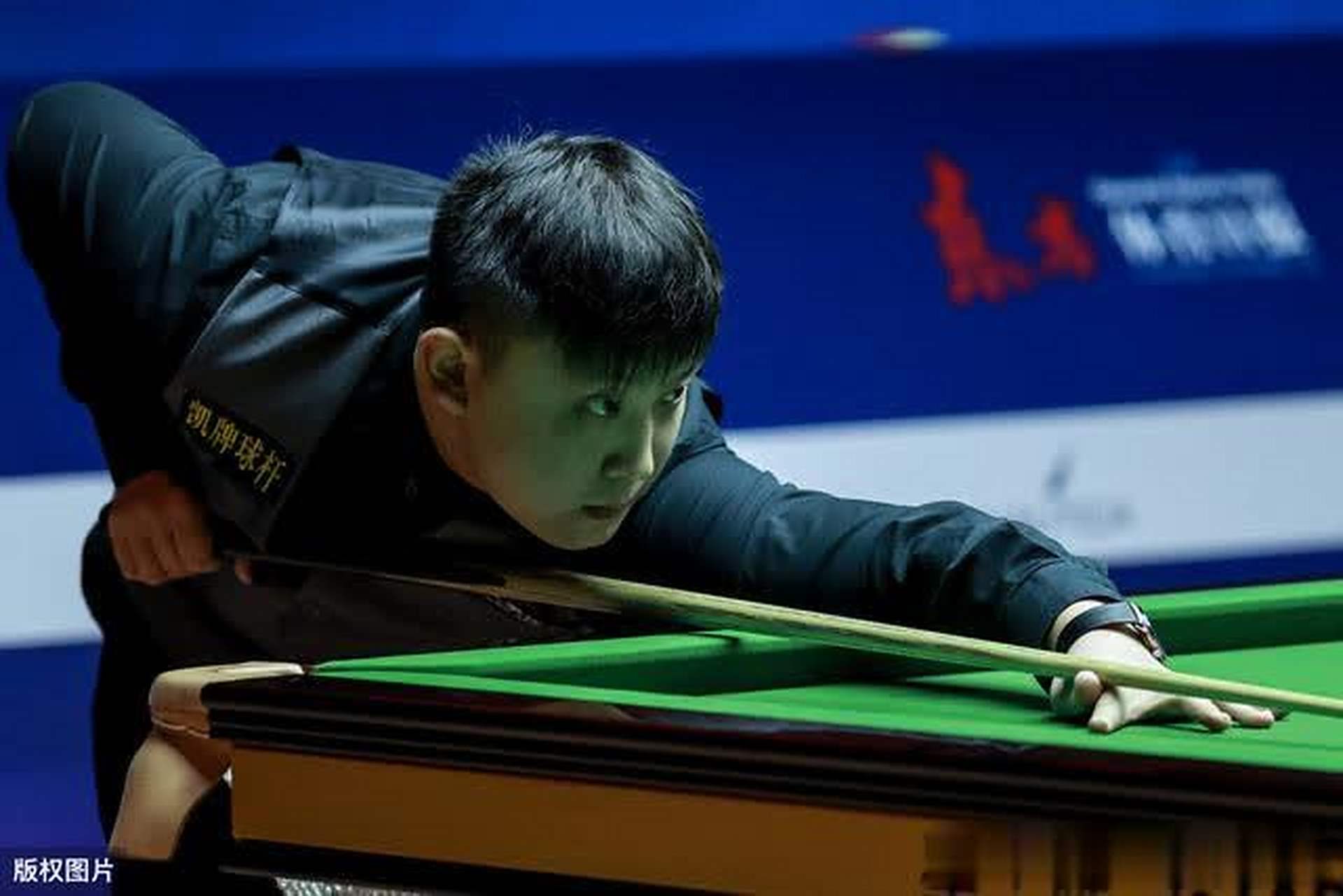 出热烈掌声 出热烈掌声